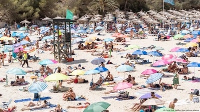 Tourist numbers are at record levels in many places in Europe, including in Mallorca. (Chris Emil Janßen/dpa/picture alliance ) Tourist numbers are at record levels in many places in Europe, including in Mallorca. (Chris Emil Janßen/dpa/picture alliance )