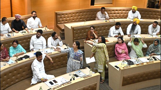 Councillors during the MC House meeting?at municipal corporation office, Sector 17, Chandigarh on Friday . (Keshav Singh/HT)