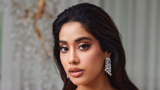 https://www.mobilemasala.com/health-wellness/Janhvi-Kapoor-talks-about-getting-nose-bleeds-during-period-pain-Doctor-reveals-why-this-happens-i284300