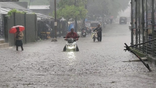 Heavy rain across Mumbai leads to waterlogging. ( Praful Gangurde /HT Photo )