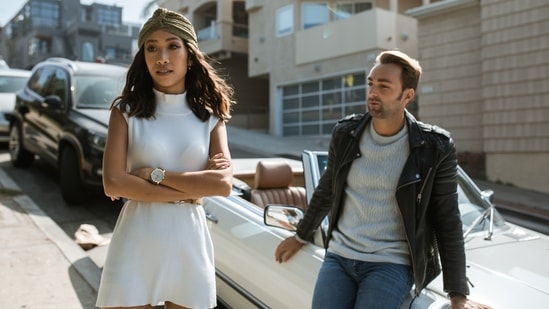 We should be vulnerable and emotionally available in a relationship. If we emotionally withdraw or bottle up emotions to avoid conflict, it can turn the relationship toxic. (Pexels)