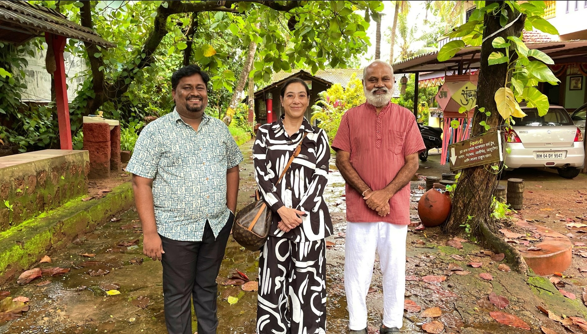 Parshuram Gangavane (R) and his son Chetan Gangavane with Veidehi Gite. (Pic courtesy Veidehi Gite) Parshuram Gangavane (R) and his son Chetan Gangavane with Veidehi Gite. (Pic courtesy Veidehi Gite)
