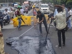 Mumbai, India - July 26, 2024: BMC works filling pothole in the eastern express Highway near Ghatkopar in Mumbai, India, on Friday, July 26, 2024. (Photo by Satish Bate/ Hindustan Times) (Hindustan Times) Mumbai, India - July 26, 2024: BMC works filling pothole in the eastern express Highway near Ghatkopar in Mumbai, India, on Friday, July 26, 2024. (Photo by Satish Bate/ Hindustan Times) (Hindustan Times)