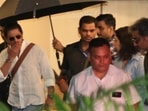 Shah Rukh Khan, Gauri Khan, and Suhana Khan outside Farah Khan's house. Shah Rukh Khan, Gauri Khan, and Suhana Khan outside Farah Khan's house.