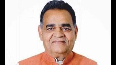 BJP MLA Vinod Bhayana escaped a bid on his life while he was visiting a disputed land site on Tosham road at Hansi in Hisar district on Saturday morning. (HT file photo)
