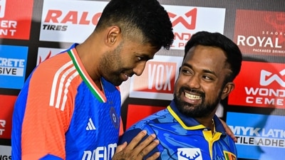 Sri Lanka's captain Charith Asalanka (R) and his Indian counterpart Suryakumar Yadav (AFP) Sri Lanka's captain Charith Asalanka (R) and his Indian counterpart Suryakumar Yadav (AFP)