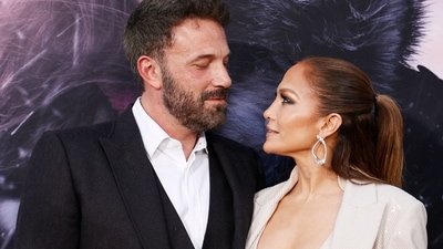 (FILES) US actress/singer Jennifer Lopez and US actor Ben Affleck arrive for the premiere of "The Mother" (AFP)