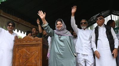 PDP president Mehbooba Mufti and other party leaders during a public rally on the 25th Foundation Day of the party in Srinagar. (Waseem Andrabi/HT) PDP president Mehbooba Mufti and other party leaders during a public rally on the 25th Foundation Day of the party in Srinagar. (Waseem Andrabi/HT)