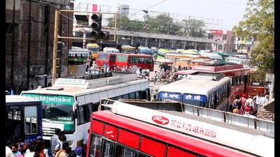 Presently, the bus stand is located in the heart of Bathinda city on the Mansa road and it leads to traffic congestion. (Sanjeev Kumar/HT) Presently, the bus stand is located in the heart of Bathinda city on the Mansa road and it leads to traffic congestion. (Sanjeev Kumar/HT)