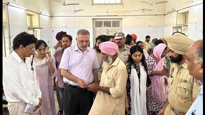 Punjab health and medical education minister Dr Balbir Singh interacts with patients in Rajindra hospital on Saturday. (HT photo) Punjab health and medical education minister Dr Balbir Singh interacts with patients in Rajindra hospital on Saturday. (HT photo)