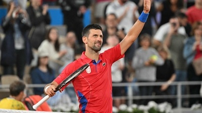 Serbia's Novak Djokovic reacts after his win over Australia's Matthew Ebden in their men's singles first round tennis match on Court Philippe-Chatrier (AFP) Serbia's Novak Djokovic reacts after his win over Australia's Matthew Ebden in their men's singles first round tennis match on Court Philippe-Chatrier (AFP)