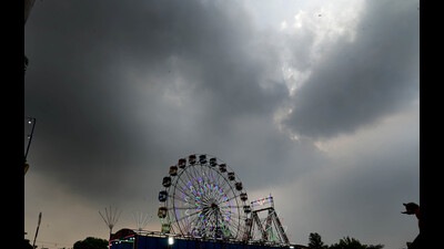 The IMD officials on Saturday issued another yellow alert warning for heavy rain, thunderstorm and lightning at isolated places on July 30 & 31. (Ravi Kumar/HT) The IMD officials on Saturday issued another yellow alert warning for heavy rain, thunderstorm and lightning at isolated places on July 30 & 31. (Ravi Kumar/HT)