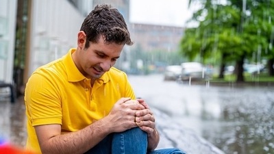 4 easy tips to manage joint pain during monsoon (Photo by Dr. Vaibhav Jain) 4 easy tips to manage joint pain during monsoon (Photo by Dr. Vaibhav Jain)