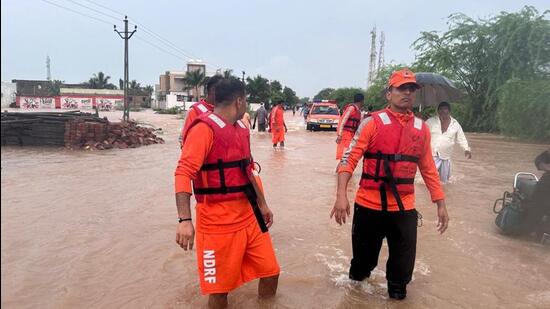 NDRF in Gujarat carries out rescue operation of those stranded due to rains (Twitter Photo)