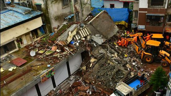 Navi Mumbai, India - July 27, 2024:Three dead in the G+3 building collapsed at Shahbaz Village , Belapur in Navi Mumbai, India, on Saturday, July 27, 2024. (Photo by Bachchan Kumar/ HT PHOTO) (HT PHOTO)