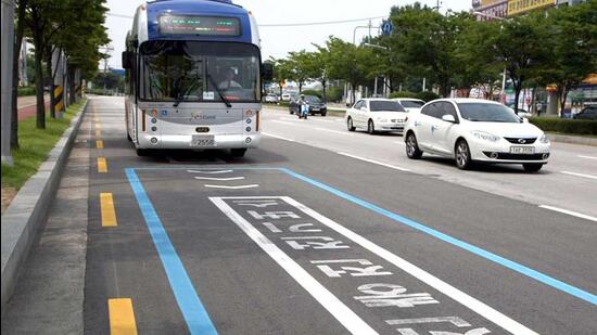 The newly inducted e-buses are differently-abled-friendly, noise-free and equipped with GPS, CCTV, and panic buttons connected to a two-way centralised command and control centre. (HT Archive)
