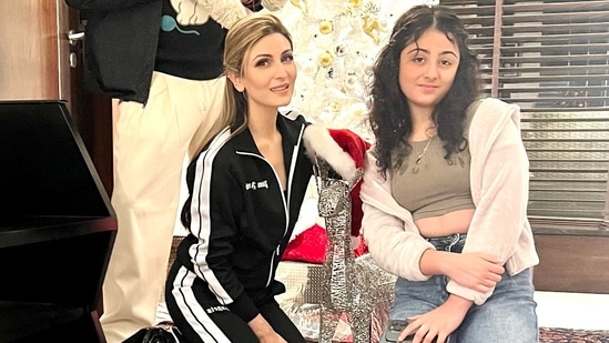 https://www.mobilemasala.com/film-gossip/Riddhima-Kapoor-is-concerned-about-daughter-Samaras-presence-on-Instagram-Its-because-of-all-the-trolling-i284795