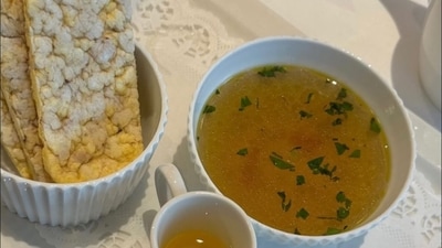 Katrina Kaif shared a picture of her meal consisting of soup and crackers. She posted it and wrote, “Dinner time.” 