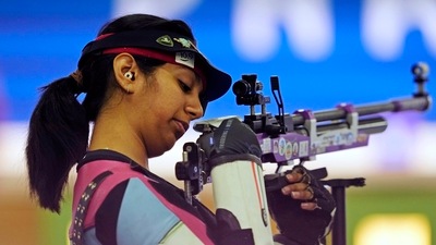 India's Ramita Jindal looks at her rifle as he competes in the 10m air rifle mixed team qualification round at the 2024 Summer Olympics, Saturday, July 27, 2024, in Chateauroux, France. AP/PTI(AP07_27_2024_000155B) (AP)