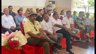 Members of 50 Resident Welfare Associations (RWAs) spanning sectors 99 to115 and Sector 37 along the Dwarka Expressway participated in the inaugural meeting of the Dwarka Expressway Green Development Association (DXP-GDA) on Sunday. (HT PHOTO) Members of 50 Resident Welfare Associations (RWAs) spanning sectors 99 to115 and Sector 37 along the Dwarka Expressway participated in the inaugural meeting of the Dwarka Expressway Green Development Association (DXP-GDA) on Sunday. (HT PHOTO)