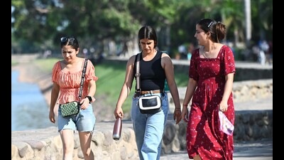The maximum temperature in Chandigarh on Sunday jumped from 34.3°C to 39°C, which is five degrees above normal, according to the India Meteorological Department (IMD). (Keshav Singh/HT)