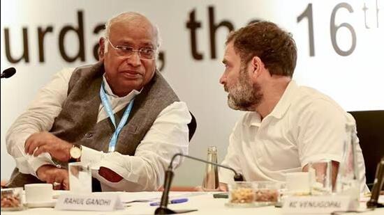 Congress leader Rahul Gandhi with party president Mallikarjun Kharge. (File)