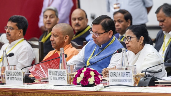 West Bengal chief minister Mamata Banerjee, Uttarakhand chief minister Pushkar Singh Dhami, Uttar Pradesh chief minister Yogi Adityanath and others during the NITI Aayog Governing Council meeting.(PTI)