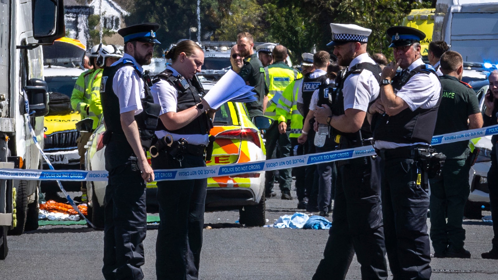 UK stabbing: 8 injured; 17-year-old taken into custody | Top Updates