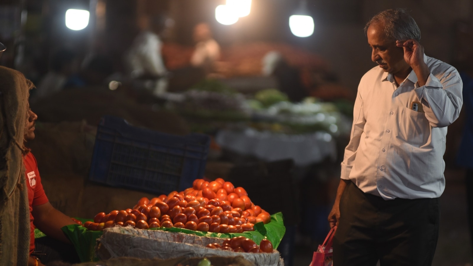Tomatoes at subsidized price in Delhi from today: Where can you buy?