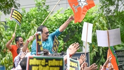 Delhi BJP president Virendra Sachdeva leads a protest outside the Aam Aadmi Party office in New Delhi on Monday. (Ajay Aggarwal/HT Photo) Delhi BJP president Virendra Sachdeva leads a protest outside the Aam Aadmi Party office in New Delhi on Monday. (Ajay Aggarwal/HT Photo)