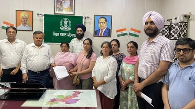 Members of the Punjab Civil Medical Services Association hand over their demand letter to Patiala civil surgeon Sanjay Goyal on Monday. Members of the Punjab Civil Medical Services Association hand over their demand letter to Patiala civil surgeon Sanjay Goyal on Monday.