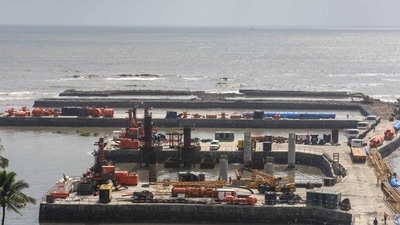 Mumbai, India - June 16, 2022: A view of Bandra-Versova Sea Link (BVSL) project in progress at Carter Road, Bandra, in Mumbai, India, on Thursday, June 16, 2022. (Photo by Satish Bate/ Hindustan Times) (Satish Bate/HT PHOTO) Mumbai, India - June 16, 2022: A view of Bandra-Versova Sea Link (BVSL) project in progress at Carter Road, Bandra, in Mumbai, India, on Thursday, June 16, 2022. (Photo by Satish Bate/ Hindustan Times) (Satish Bate/HT PHOTO)