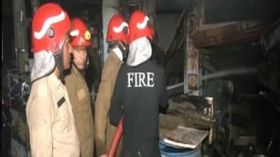 Delhi: Fire breaks out at restaurants INA market, 6 injured (ANI) Delhi: Fire breaks out at restaurants INA market, 6 injured (ANI)