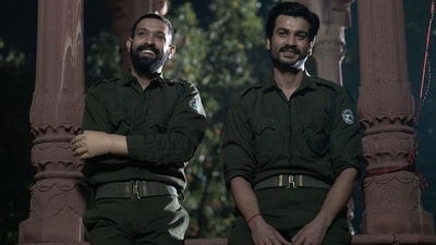 Vikrant Massey and Sunny Kaushal in Netflix film Phir Aayi Hasseen Dillruba that releases on August 9