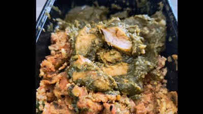 Snapshot of the chicken found in the veg meal. (X/@himisingh01) Snapshot of the chicken found in the veg meal. (X/@himisingh01)