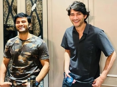 Sudheer Babu with his brother-in-law Mahesh Babu. Sudheer Babu with his brother-in-law Mahesh Babu.