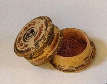 The earliest form of lipstick. The earliest form of lipstick.