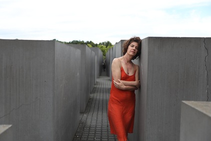 French-Swiss actor Irène Jacob plays the role of American writer Susan Sontag in Why War (Photo: Dan Bronfeld, AGAV Films) French-Swiss actor Irène Jacob plays the role of American writer Susan Sontag in Why War (Photo: Dan Bronfeld, AGAV Films)