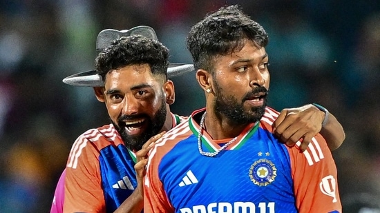 https://www.mobilemasala.com/sports/Hardik-Pandyas-unique-cold-celebration-returns-after-picking-2-wickets-in-an-over-how-India-all-rounder-reacted-i285126