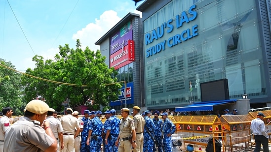 Security personnel outside Rau's Study Circle in Delhi's Old Rajinder Nagar on Sunday, July 28, 2024.(Vipin Kumar/ Hindustan Times)