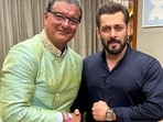 Ranveer Singh goes ‘Haila’ as Salman Khan shares picture flaunting luxury watch. Here's its whopping cost Ranveer Singh goes ‘Haila’ as Salman Khan shares picture flaunting luxury watch. Here's its whopping cost