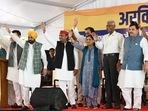 Samajwadi Party chief Akhilesh Yadav, TMC leader Derek O’Brien, NCP leader Sharad Pawar, Shiv Sena leader Sanjay Raut and RJD MP Manoj Kumar Jha also backed the AAP. (Arvind Yadav/HT Photo) Samajwadi Party chief Akhilesh Yadav, TMC leader Derek O’Brien, NCP leader Sharad Pawar, Shiv Sena leader Sanjay Raut and RJD MP Manoj Kumar Jha also backed the AAP. (Arvind Yadav/HT Photo)