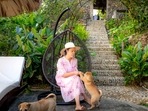 Transform your outdoor spaces with elegant and relaxing garden swings, perfect for relaxation and enjoyment.