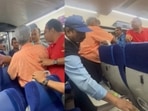 Vande Bharat Express passenger slaps staff member after being served non-veg food. (X/@itsmekunal07) Vande Bharat Express passenger slaps staff member after being served non-veg food. (X/@itsmekunal07)