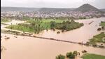 The water level of the Krishna river increased at an alarming rate amid continuous heavy rainfall in south Maharashtra and the Western Ghats. (HT) The water level of the Krishna river increased at an alarming rate amid continuous heavy rainfall in south Maharashtra and the Western Ghats. (HT)