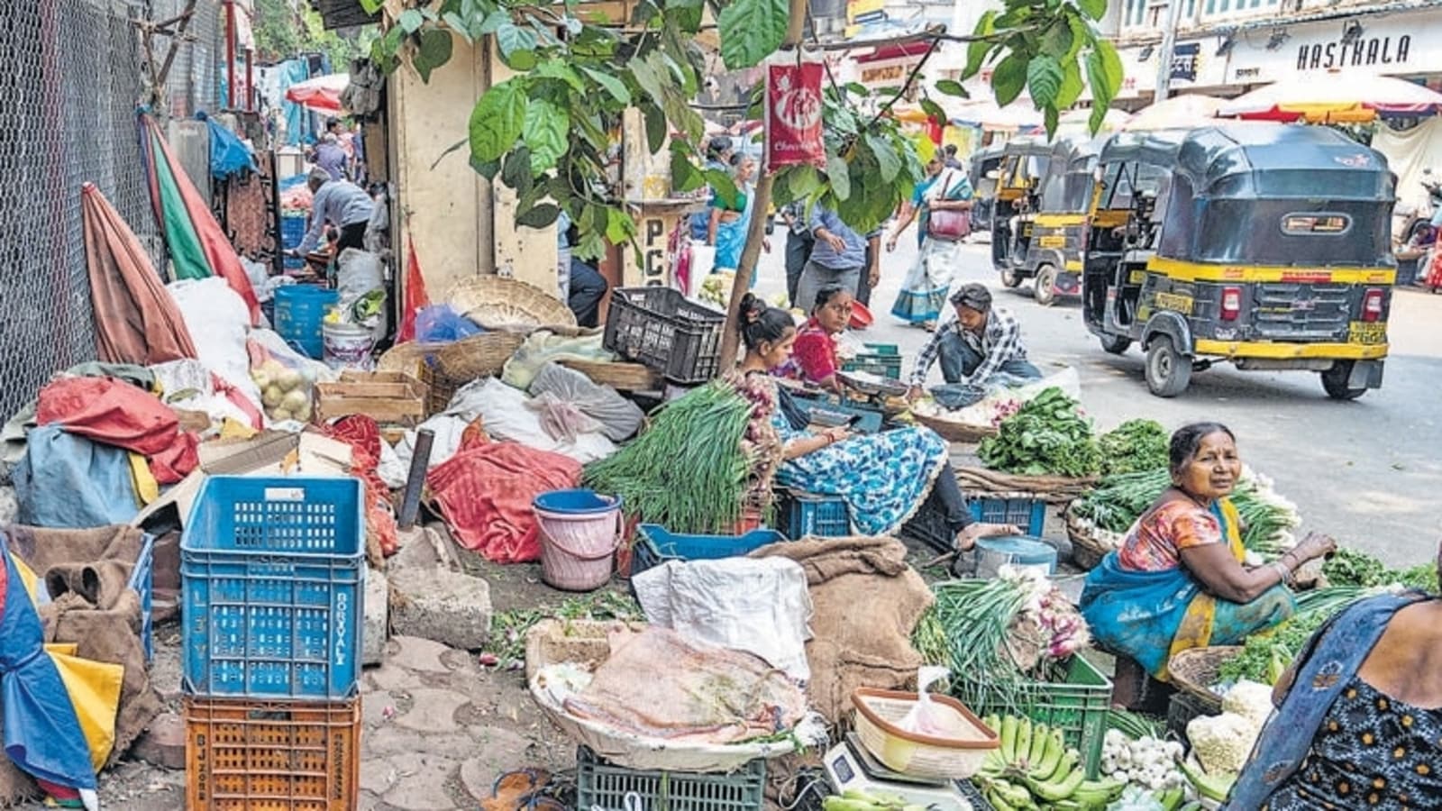 Women get a seat at the table to implement Mumbai hawkers’ policy