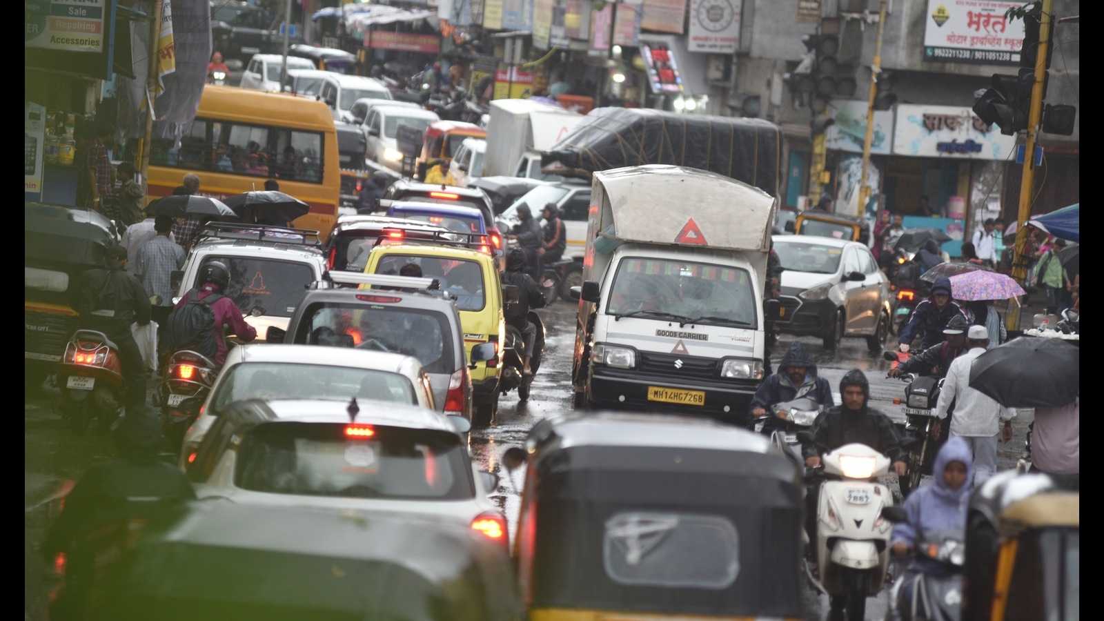 Pune traffic plan to decongest 32 roads in city