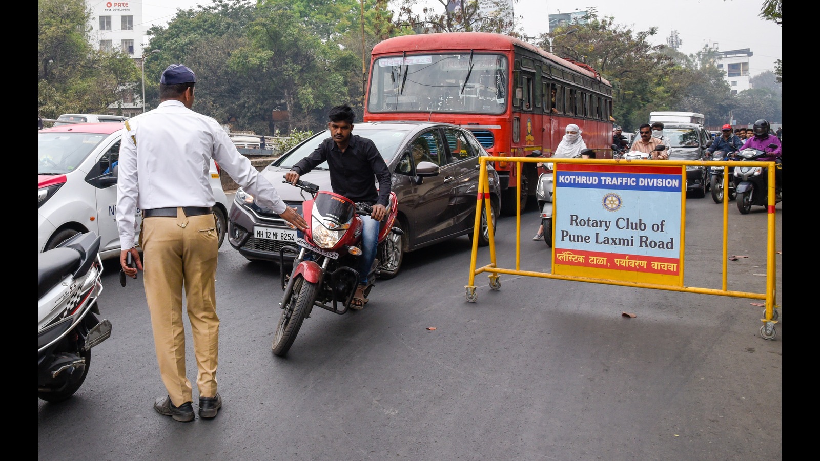 Cops impound 21 vehicles with over 100 traffic violations