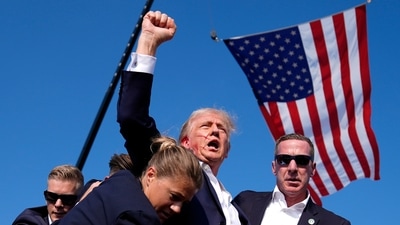 Trump rally shooting: Horrifying new clip shows cops with guns surrounding building (AP Photo/Evan Vucci, File) (AP) Trump rally shooting: Horrifying new clip shows cops with guns surrounding building (AP Photo/Evan Vucci, File) (AP)