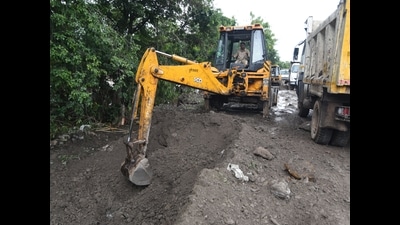 Even as municipal commissioner Rajendra Bhosle instructed the administration to provide the names of the citizens responsible for debris dumping, the administration was unable to give the said names to the media till late evening Tuesday. (HT PHOTO)